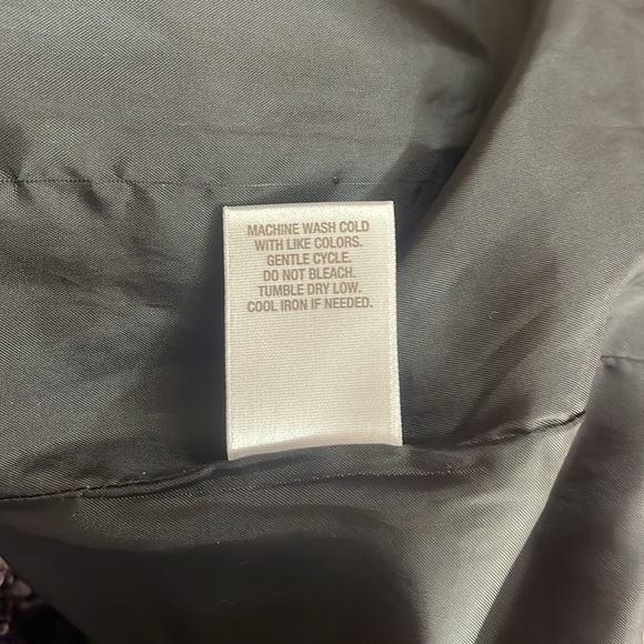 Roz & Ali purple and gray coat with zippered pockets and padded shoulders. 1X - Picture 7 of 7